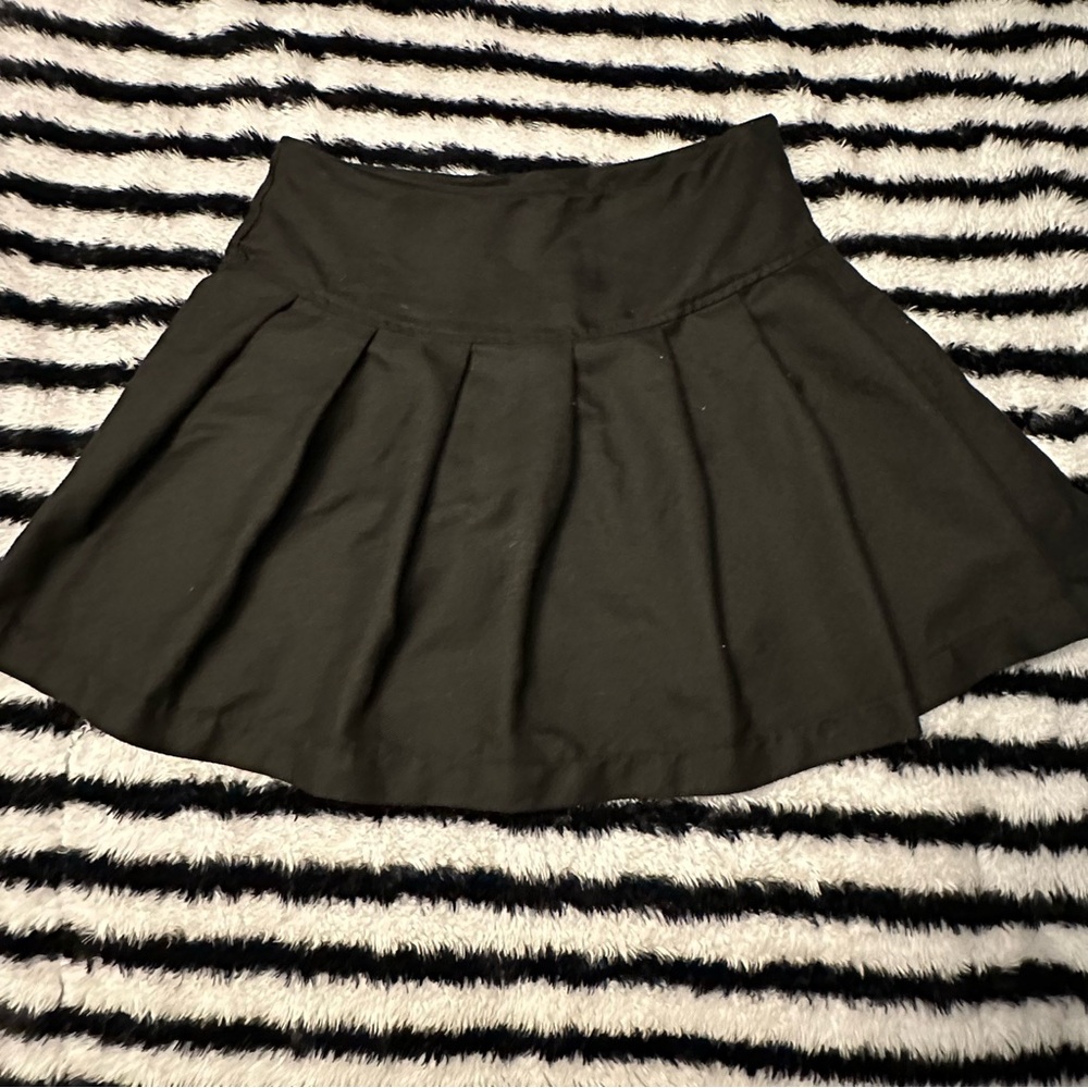 small brand new black skirt from rue21
